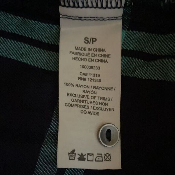 Dynamite Sleeveless Plaid Button Down Shirt Size Small - Picture 8 of 9